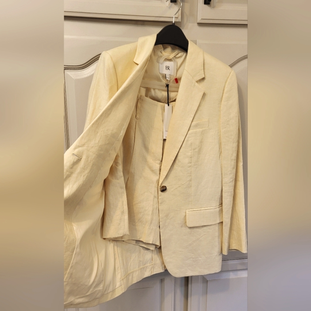 Woman's Cream/butter linen suit
